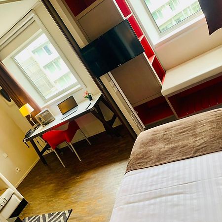 Standing Hotel Suites By Actisource Роаси ан Франс Екстериор снимка