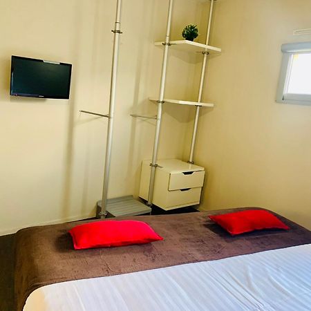 Standing Hotel Suites By Actisource Роаси ан Франс Екстериор снимка
