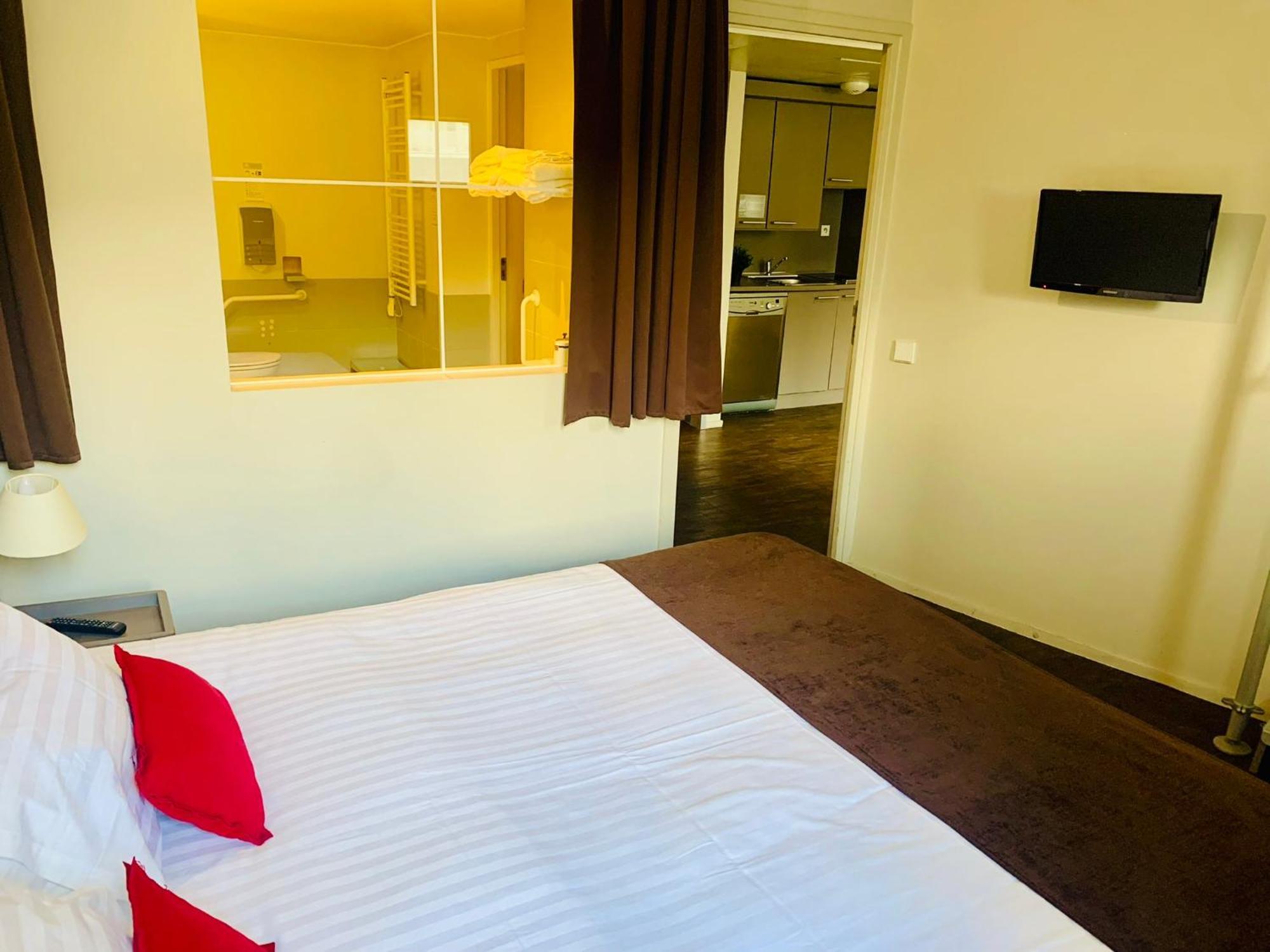 Standing Hotel Suites By Actisource Роаси ан Франс Екстериор снимка