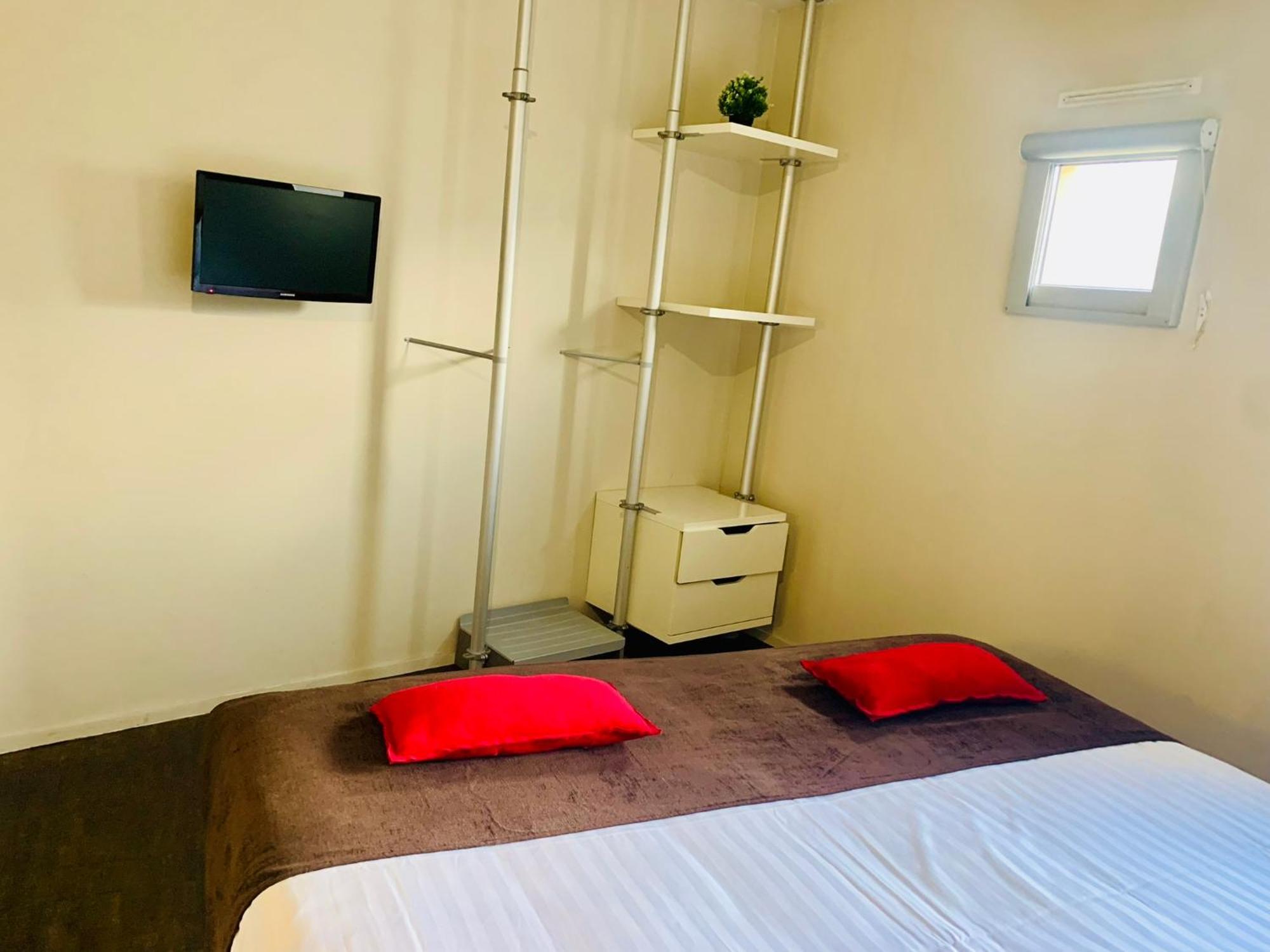 Standing Hotel Suites By Actisource Роаси ан Франс Екстериор снимка