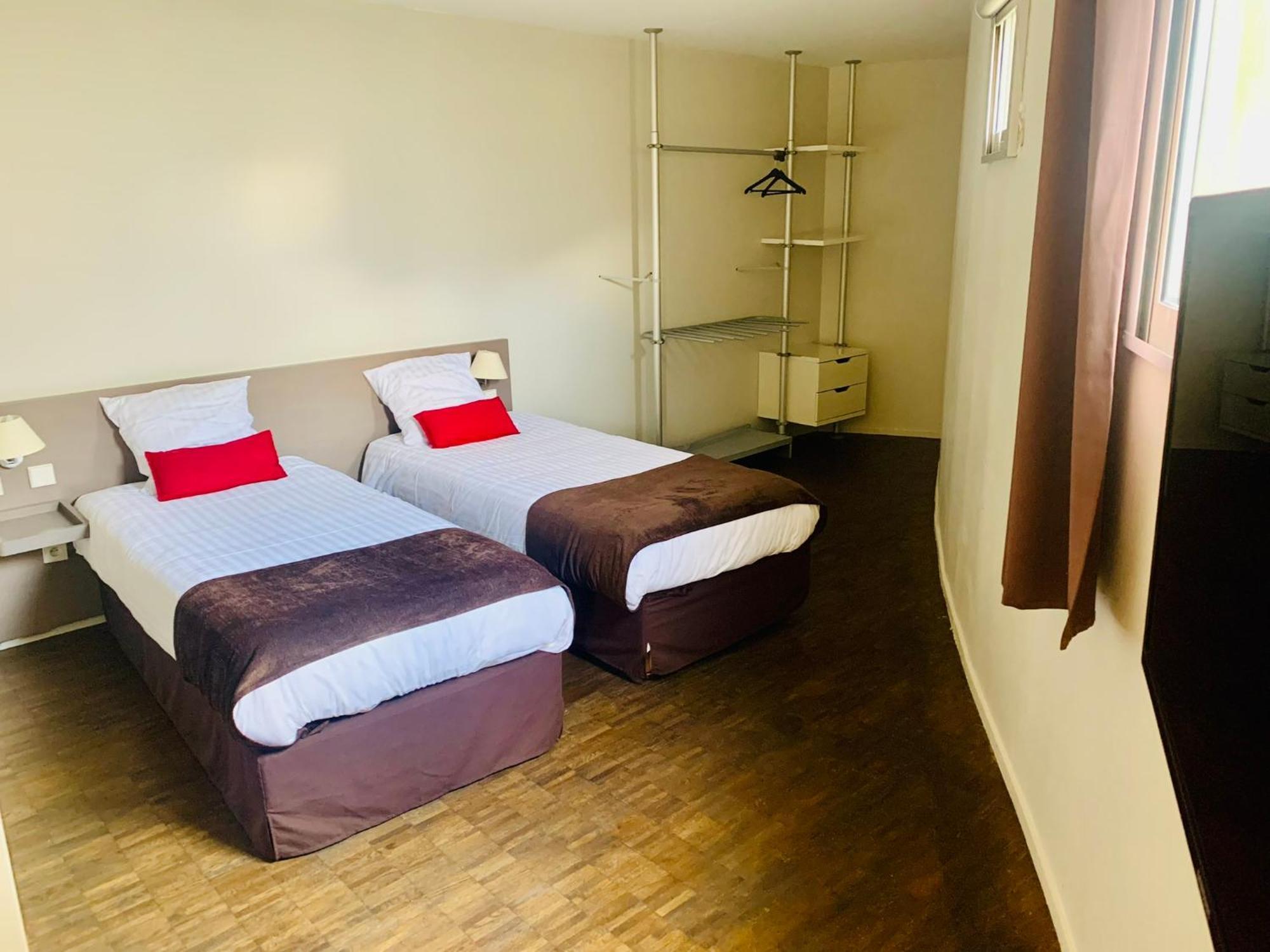 Standing Hotel Suites By Actisource Роаси ан Франс Екстериор снимка