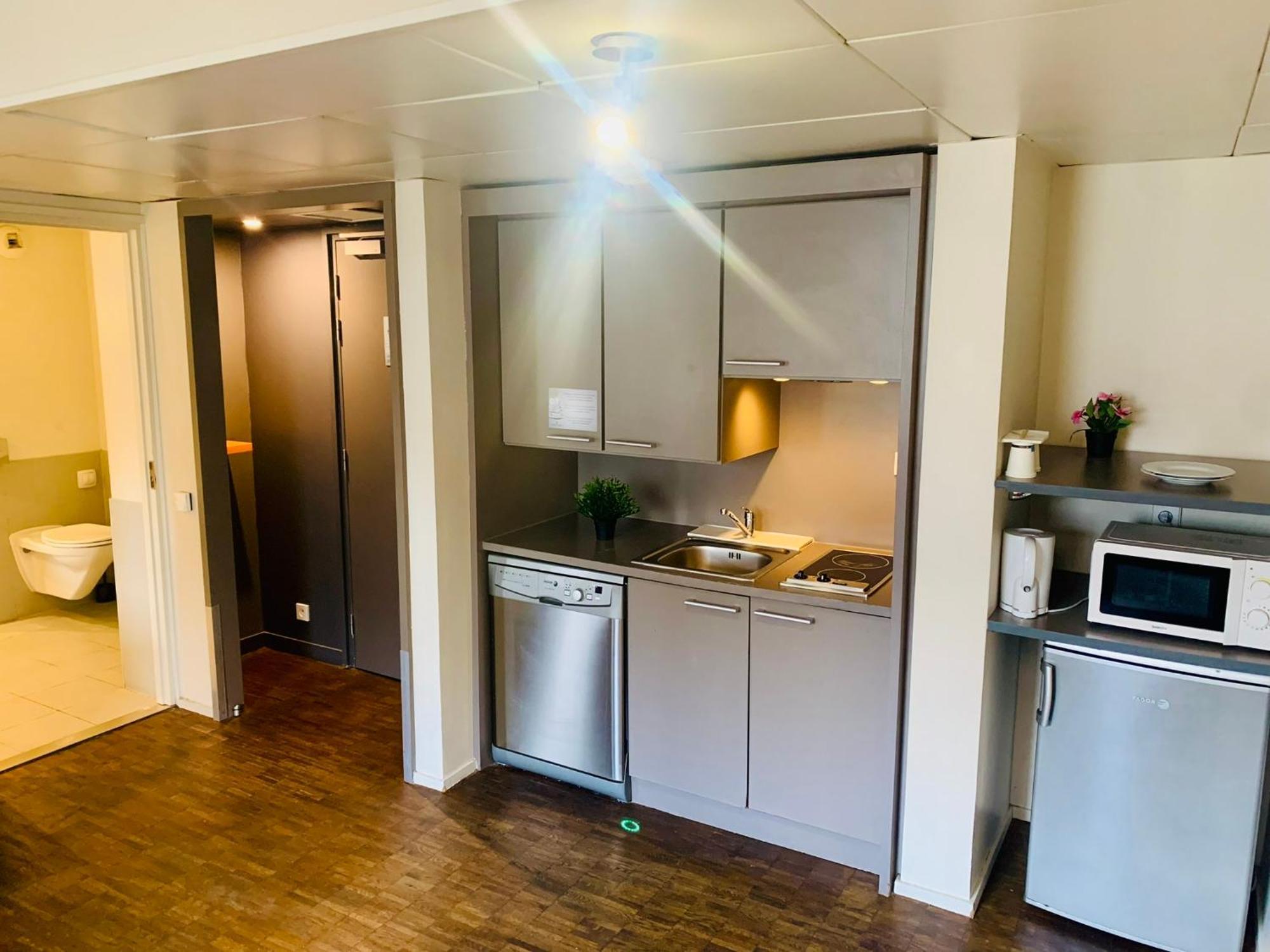 Standing Hotel Suites By Actisource Роаси ан Франс Екстериор снимка